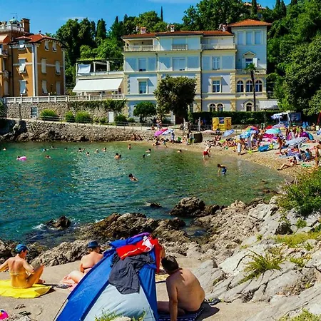 Soba U Opatiji Na Lipovici Πανσιόν Οπατία